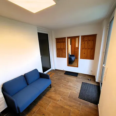 Radfreundliches Wohlfuehl-apartment Mit Terrasse Und Parkplatz - Woody Шверин