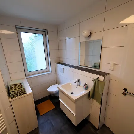 Radfreundliches Wohlfuehl-apartment Mit Terrasse Und Parkplatz - Woody